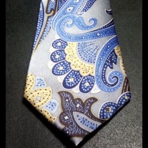 GEOFFREY BEENE 100% Silk Paisley Tie
